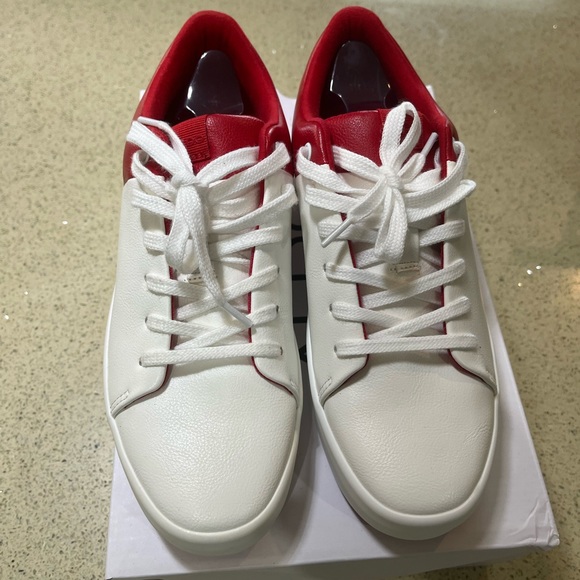 Aldo shore - Picture 1 of 6